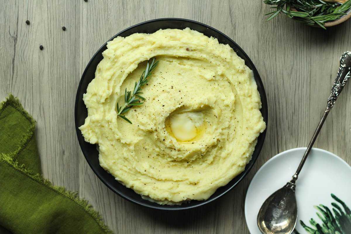 Rosemary Garlic Mashed Potatoes [Super Smooth & Creamy]